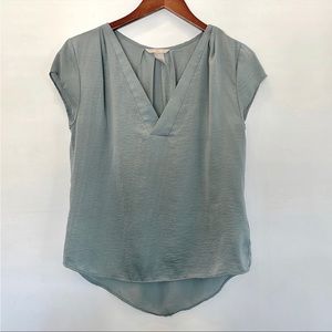 H&M high low v-neck shirt